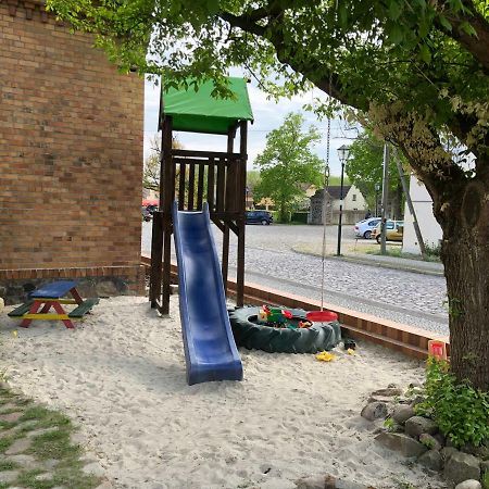 Alte Schule Cafe Und Pension Drehna ภายนอก รูปภาพ