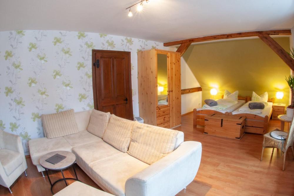 Alte Schule Cafe Und Pension Drehna ภายนอก รูปภาพ
