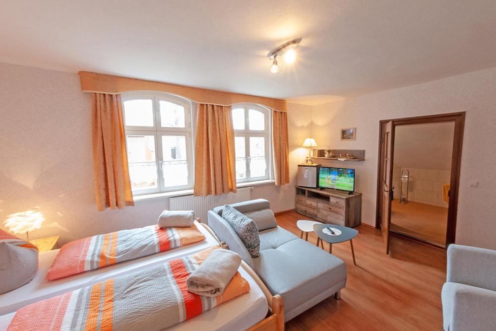 Alte Schule Cafe Und Pension Drehna ภายนอก รูปภาพ
