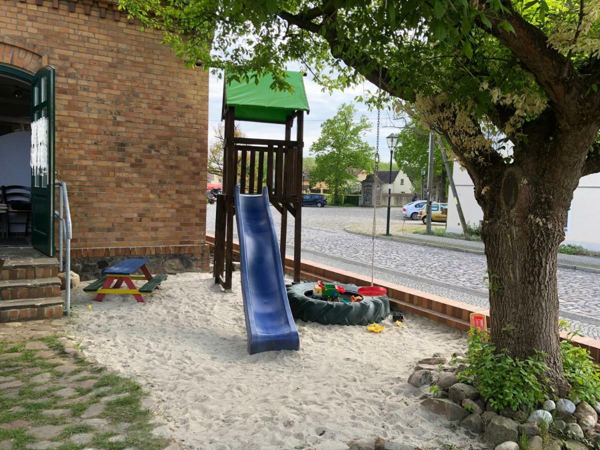 Alte Schule Cafe Und Pension Drehna ภายนอก รูปภาพ