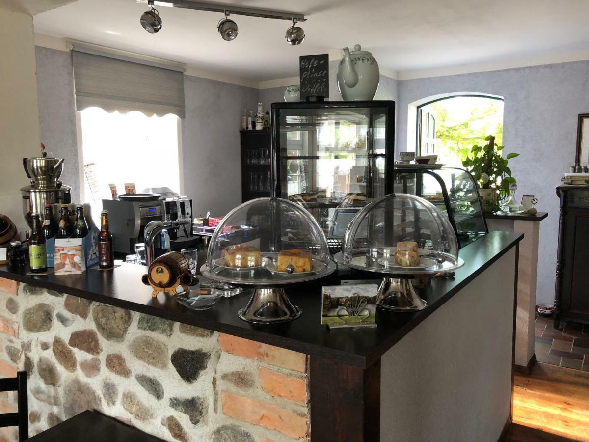 Alte Schule Cafe Und Pension Drehna ภายนอก รูปภาพ